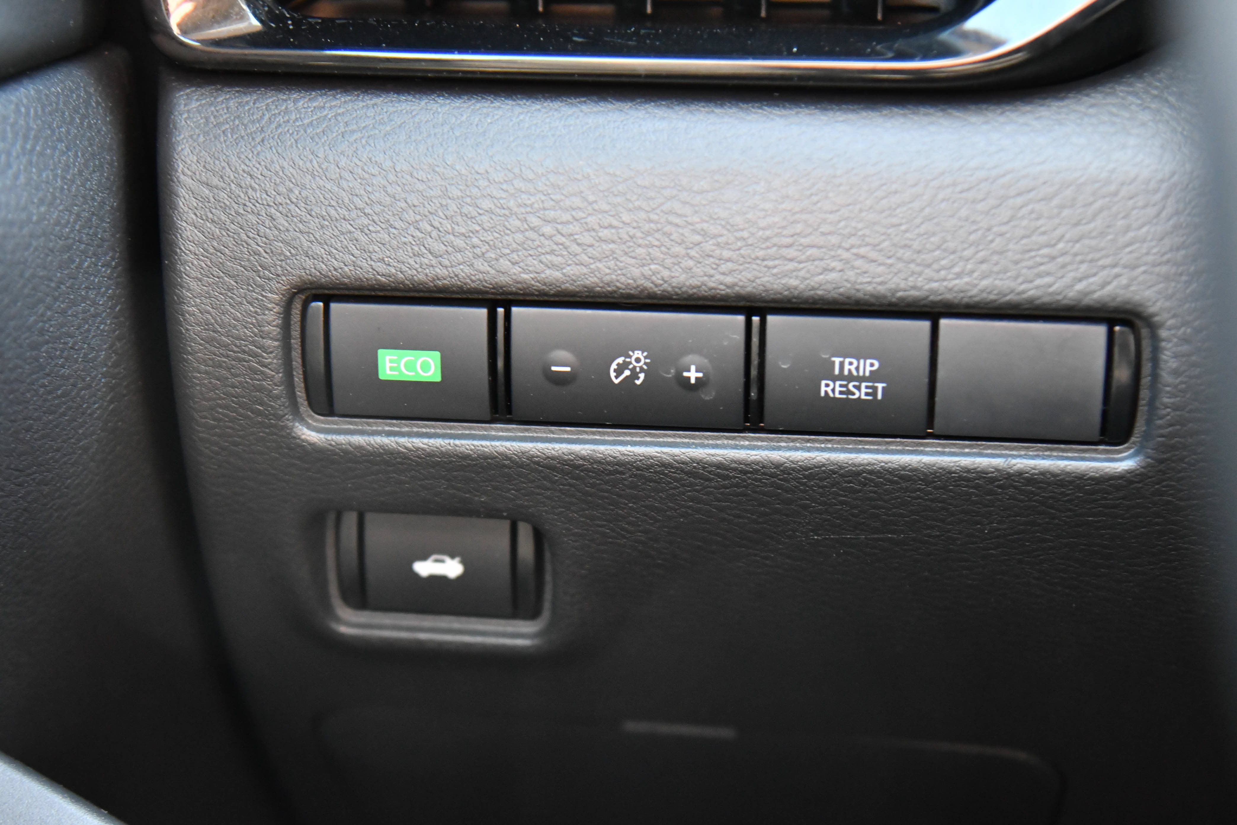 Used 2025 Nissan Sentra SV FWD image 28