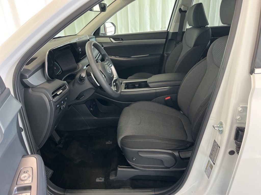 Used 2023 Hyundai Palisade SE w/ Cargo Package image 3