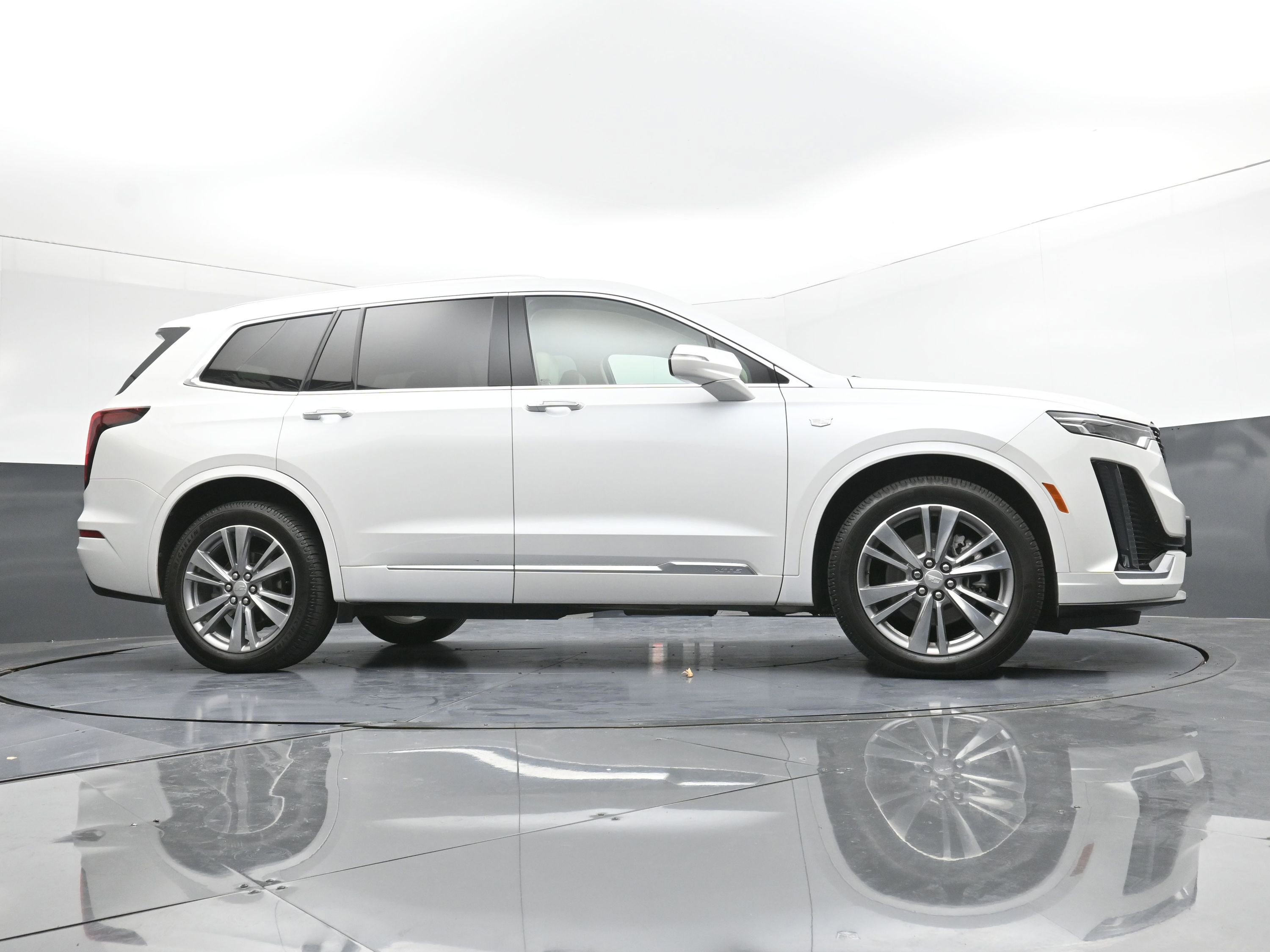 Used 2023 Cadillac XT6 Premium Luxury image 37