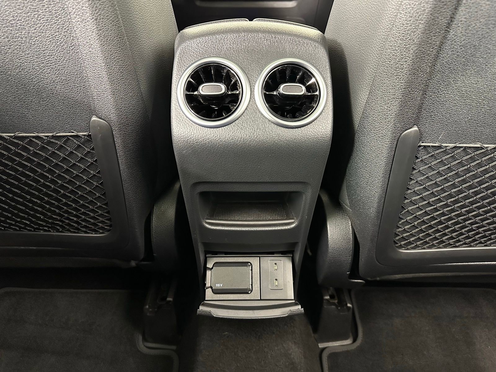 Used 2022 Mercedes-Benz GLB 35 AMG 4MATIC image 34