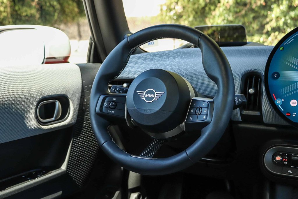 Used 2026 MINI Cooper 2-Door Hardtop FWD image 23