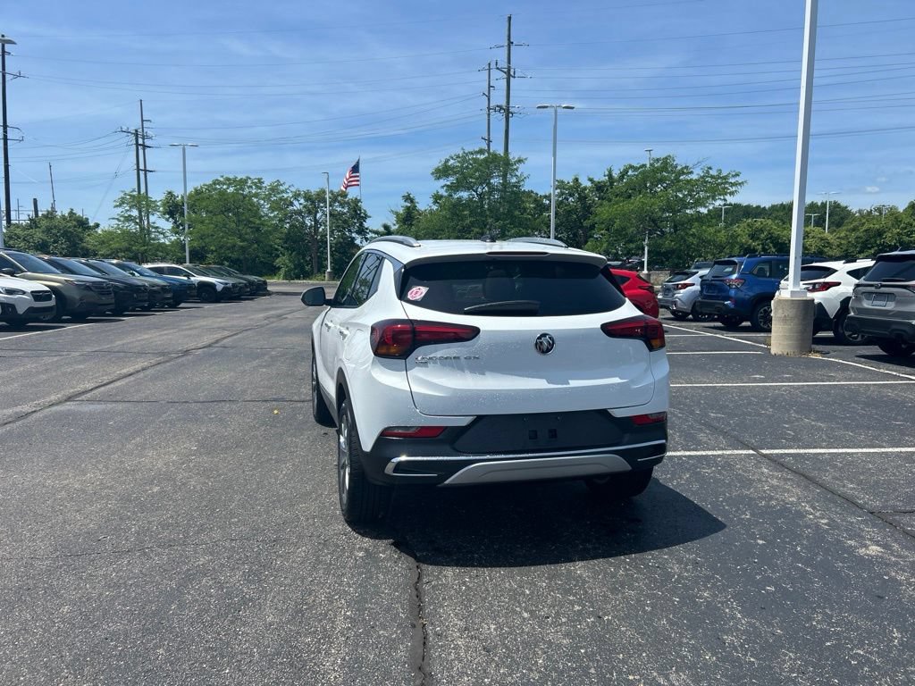 Used 2021 Buick Encore GX Essence w/ Experience Buick Package AWD/4WD image 3