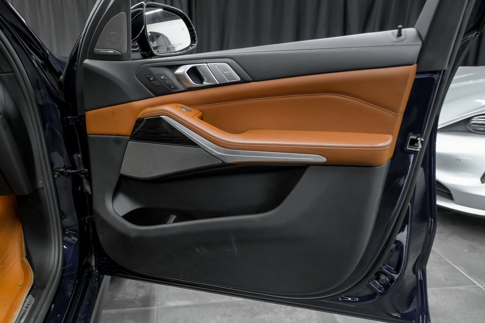 Used 2022 BMW X7 M50i w/ Executive Package image 48