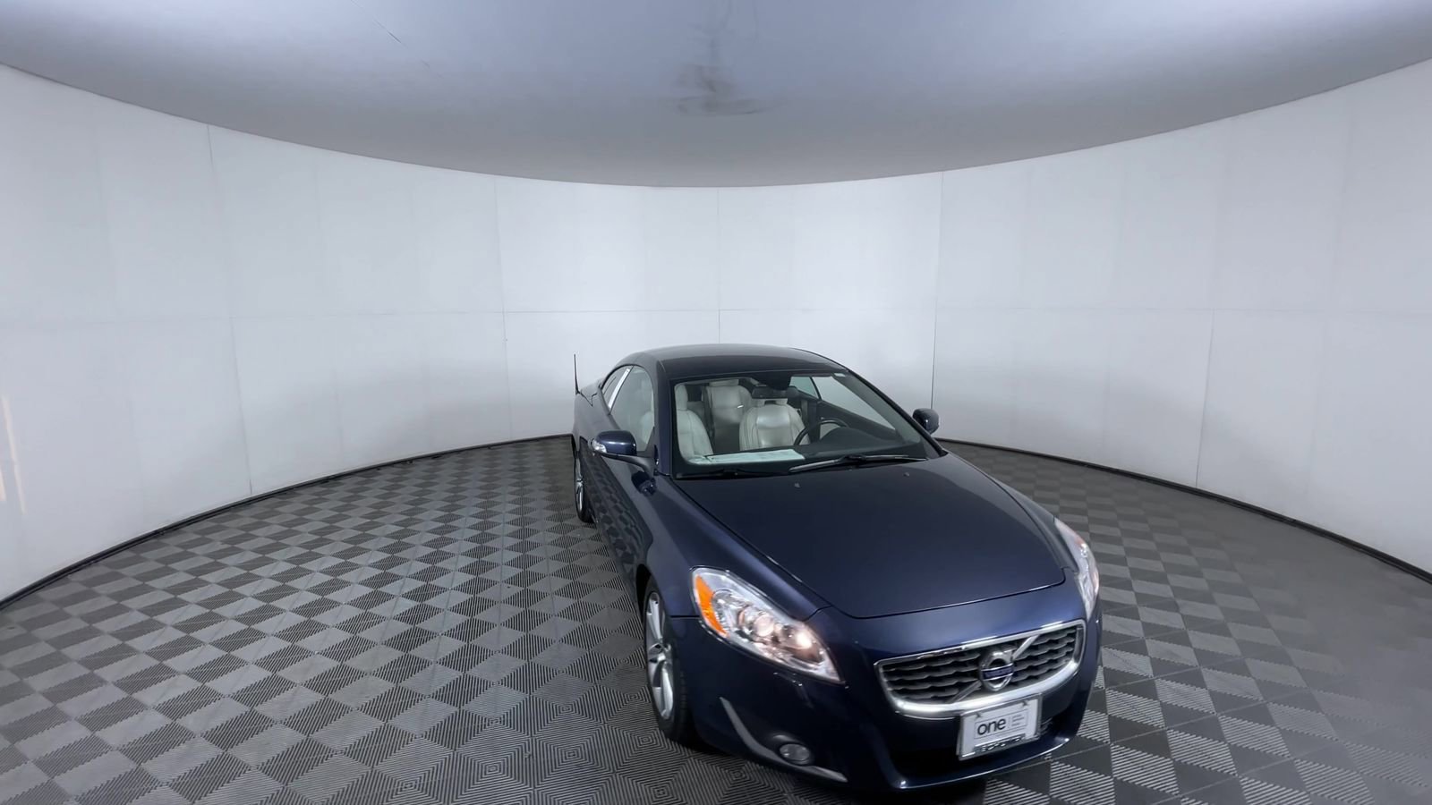 Used 2013 Volvo C70 T5 w/ Climate Pkg FWD image 2