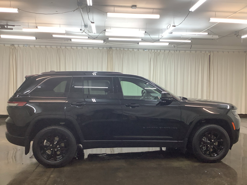 New 2026 Jeep Grand Cherokee Altitude image 5