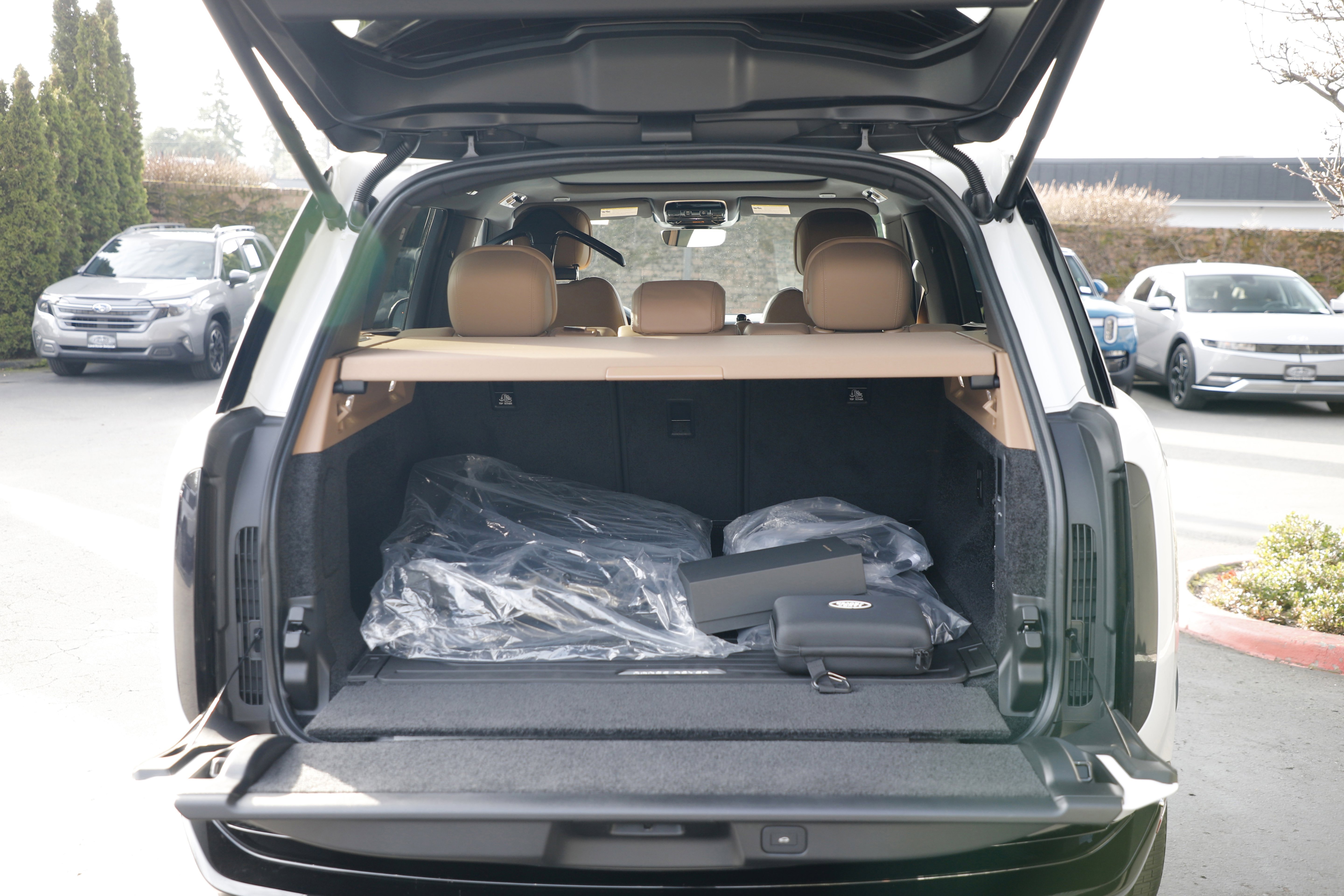 New 2026 Land Rover Range Rover SE image 14