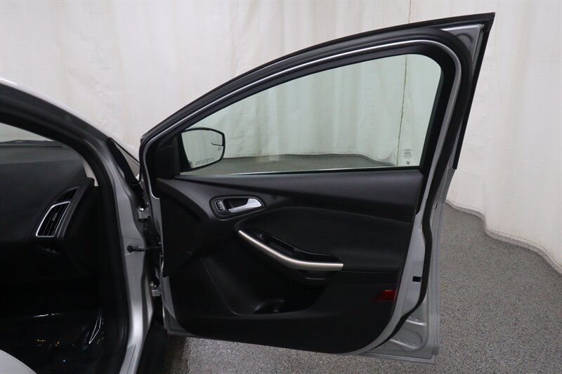 Used 2017 Ford Focus Titanium FWD image 24