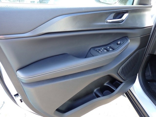 New 2025 Jeep Grand Cherokee L Altitude image 15