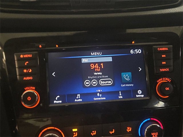 Used 2020 Nissan Rogue Sport S image 16