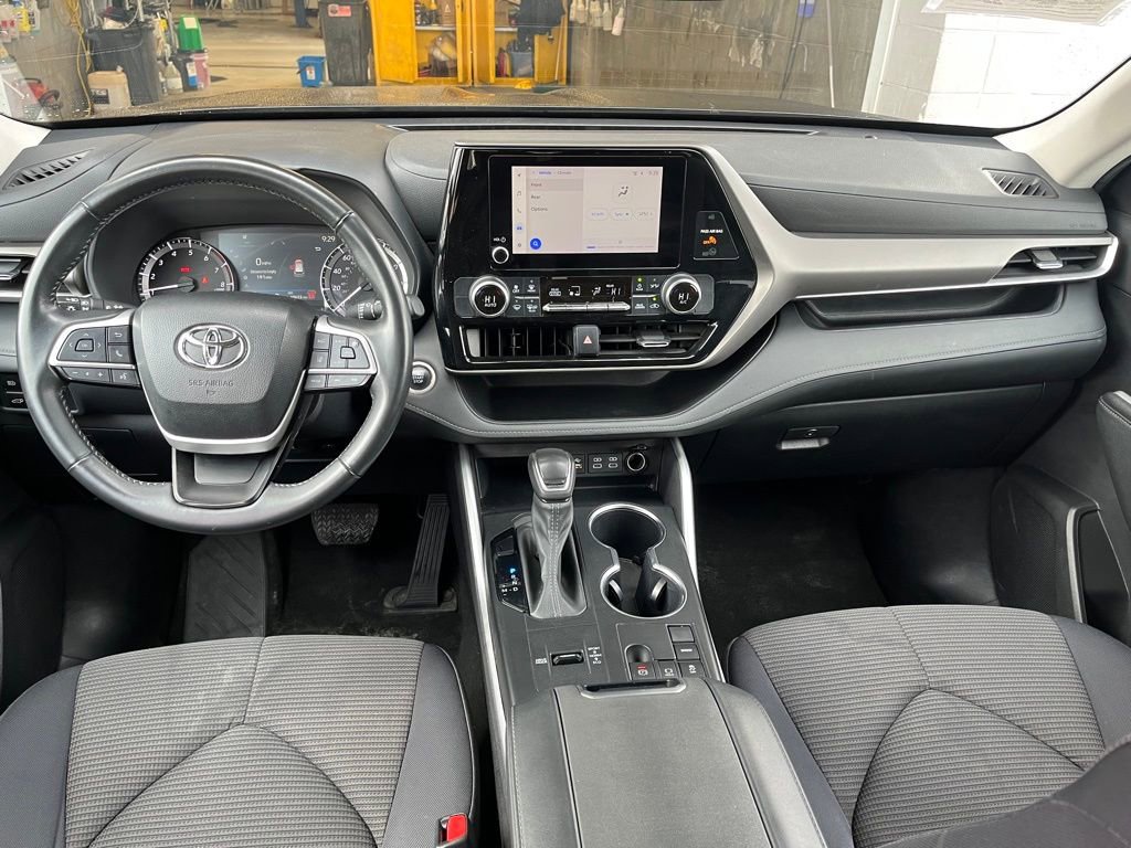 Used 2024 Toyota Highlander LE image 16