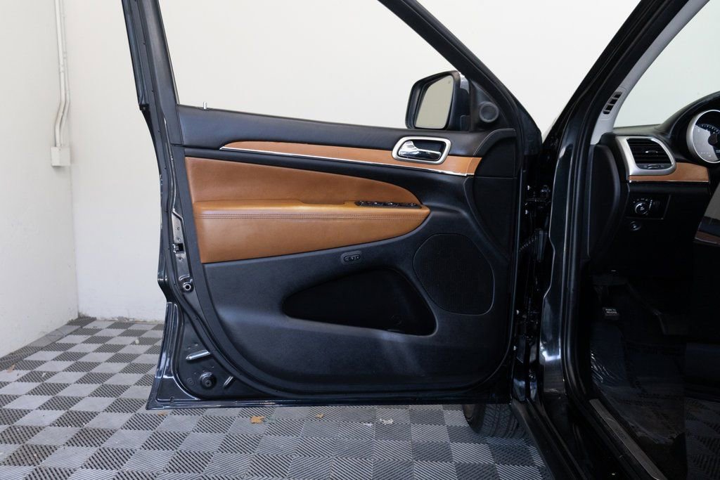 Used 2012 Jeep Grand Cherokee Overland image 15