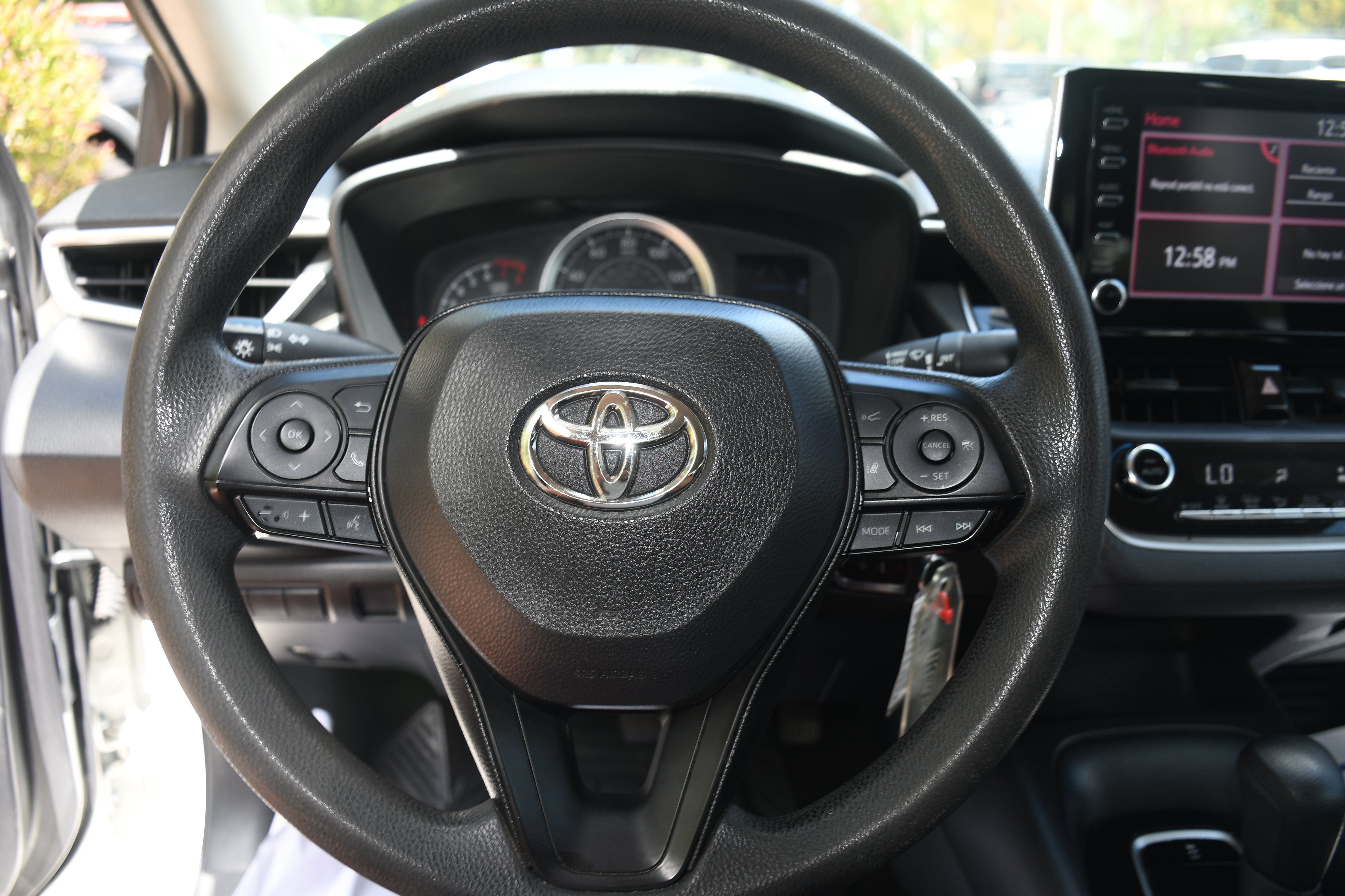 Used 2020 Toyota Corolla LE FWD image 12