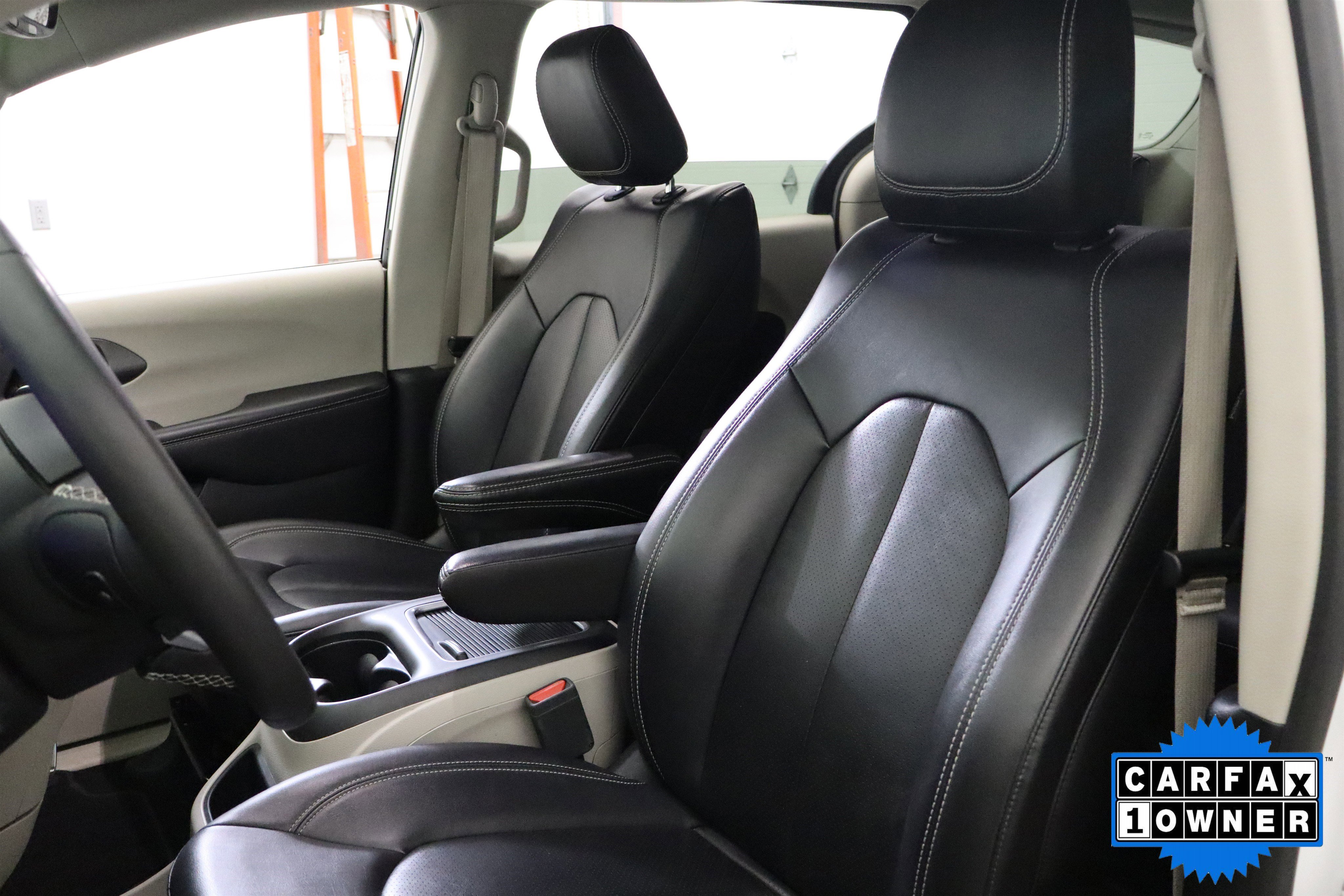 Used 2024 Chrysler Pacifica Select image 55