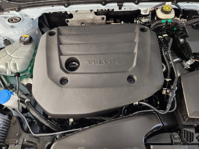 Certified 2026 Volvo XC40 B5 Plus AWD/4WD image 33