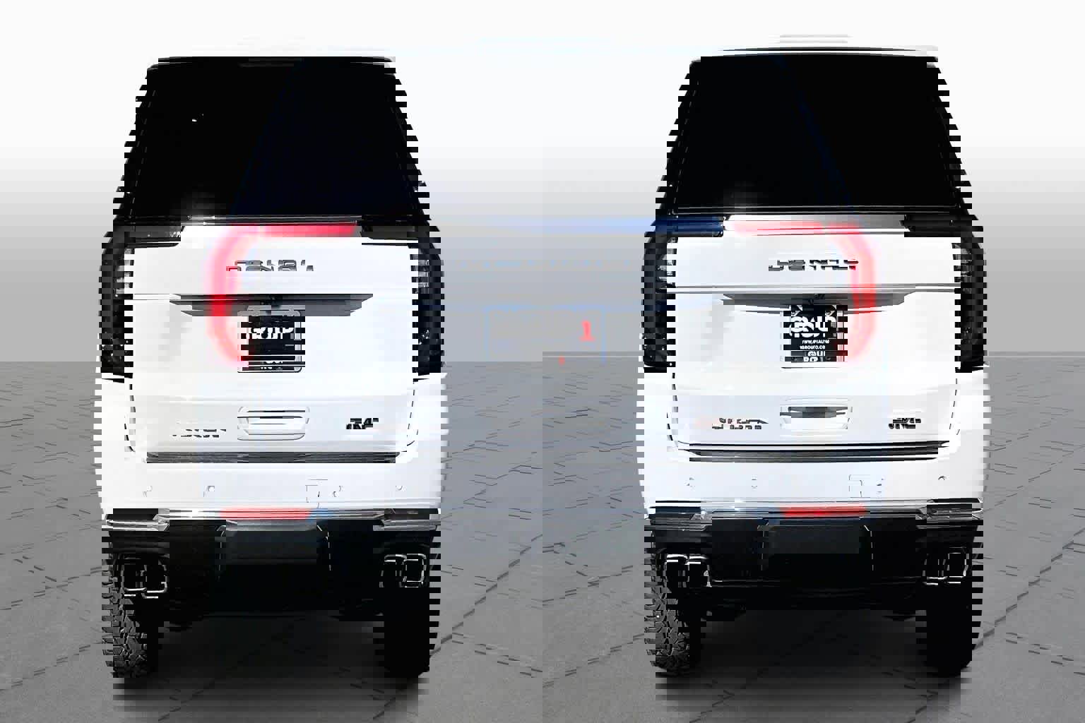 Used 2025 GMC Yukon XL Denali w/ Sun & Power Step Package image 5