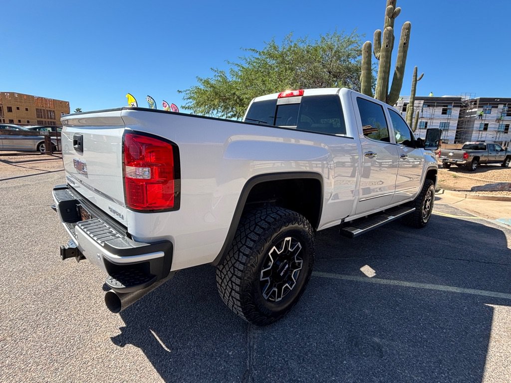 Used 2018 GMC Sierra 2500 Denali w/ Duramax Plus Package AWD/4WD image 9