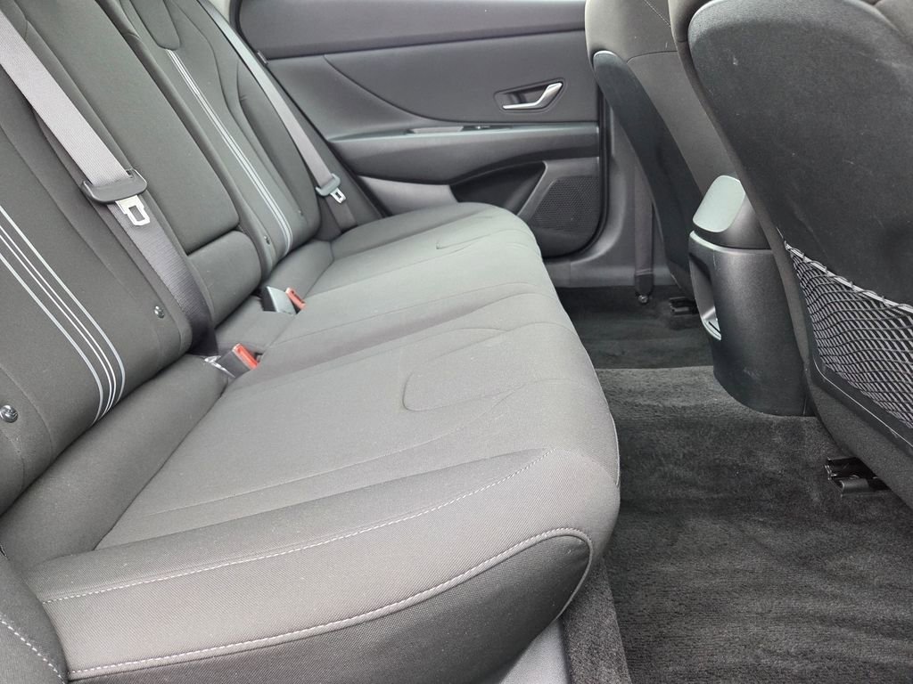 Used 2025 Hyundai Elantra SEL FWD image 29