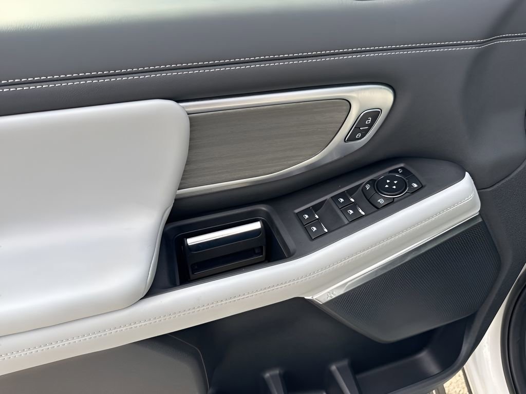 Used 2025 Ford Expedition Platinum w/ Driver's Package image 28