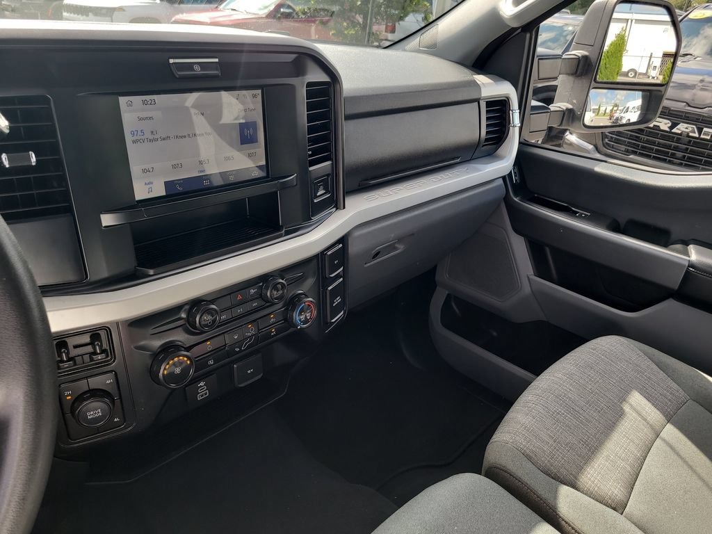 Used 2025 Ford F250 XLT AWD/4WD image 23