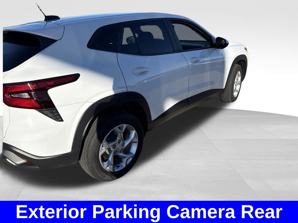 Used 2024 Chevrolet Trax LS w/ LS Convenience Package FWD image 8