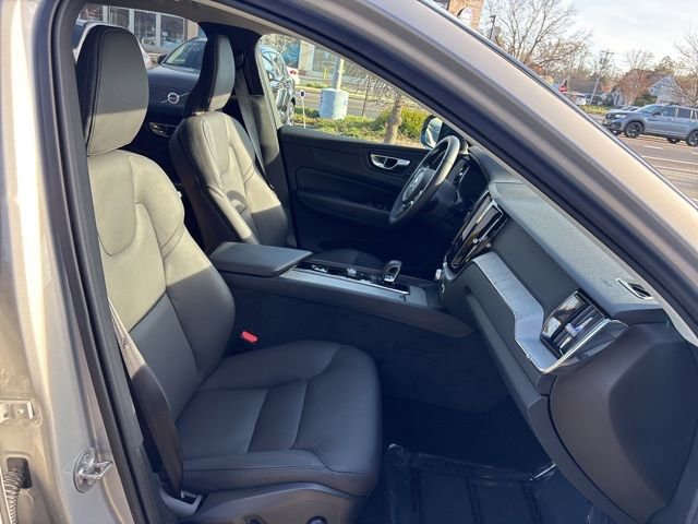 Used 2025 Volvo XC60 B5 Plus AWD/4WD image 16