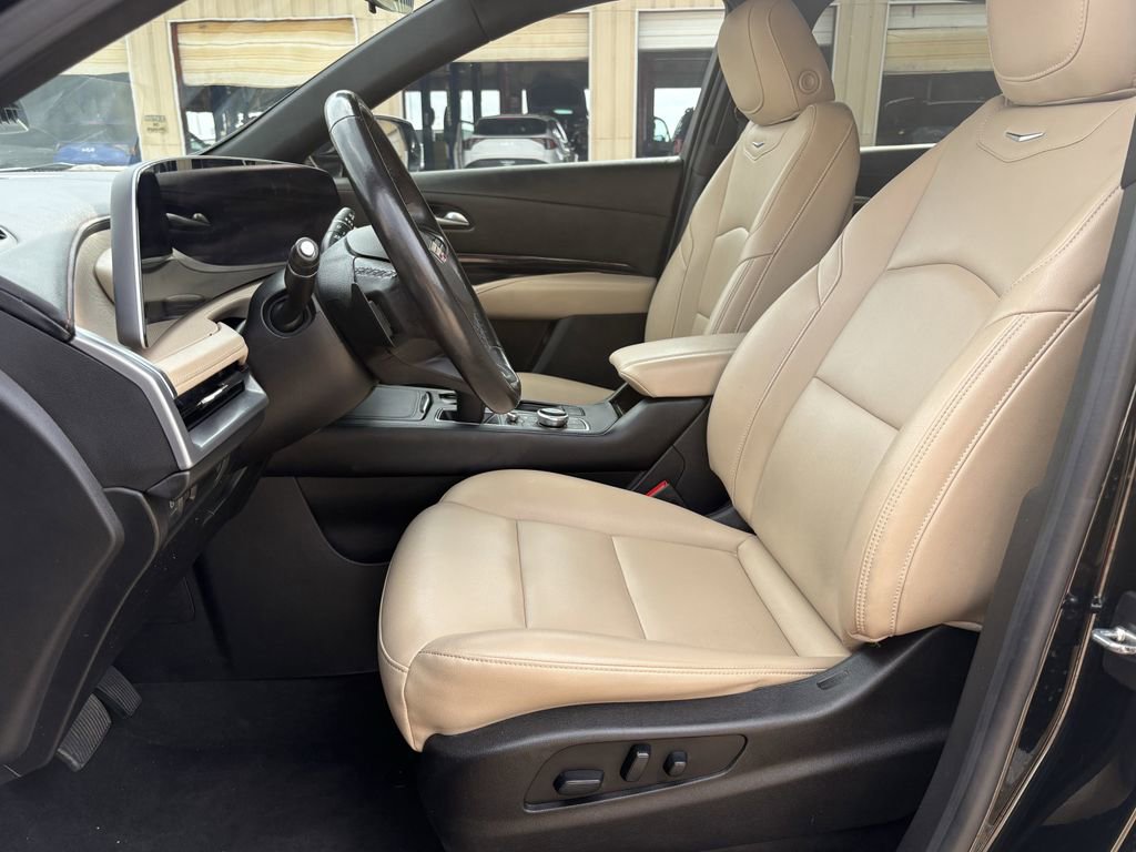 Used 2024 Cadillac XT4 Luxury w/ Cold Weather Package image 12
