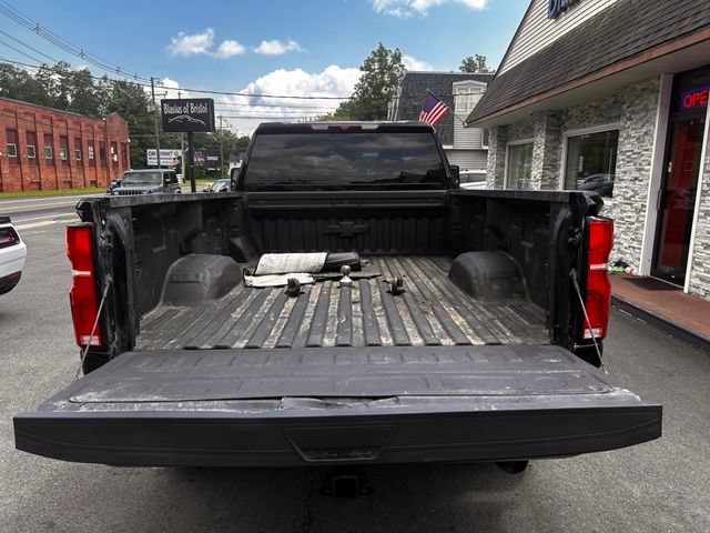 Used 2024 Chevrolet Silverado 2500 LT w/ Midnight Edition AWD/4WD image 9
