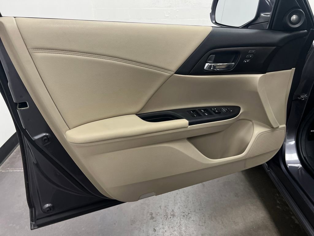 Used 2014 Honda Accord Touring image 12