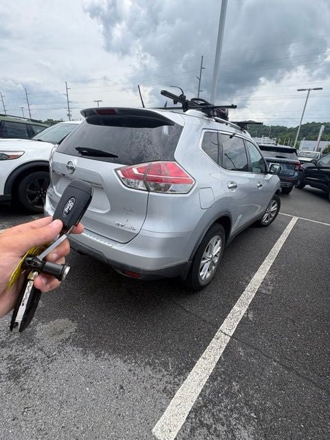 Used 2016 Nissan Rogue SV AWD/4WD image 7