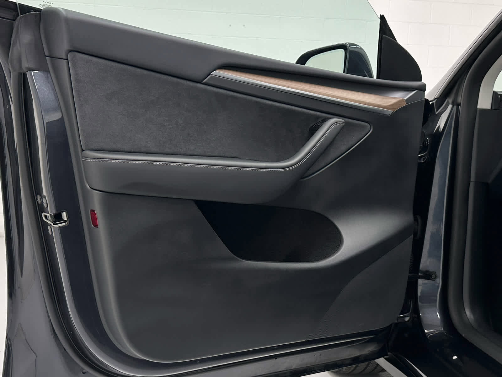 Used 2025 Tesla Model Y Long Range image 23