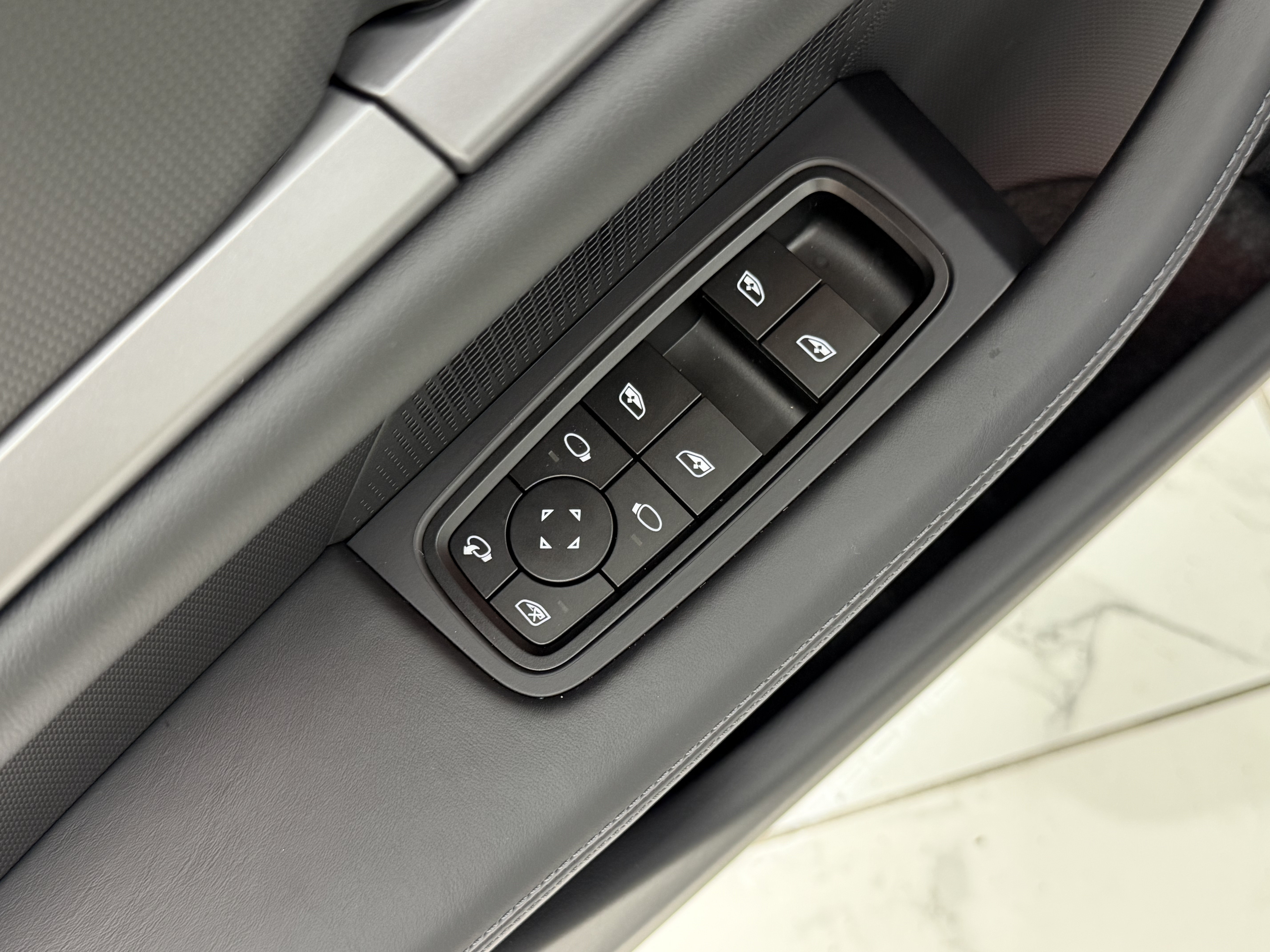 New 2026 Porsche Taycan 4S AWD/4WD image 28