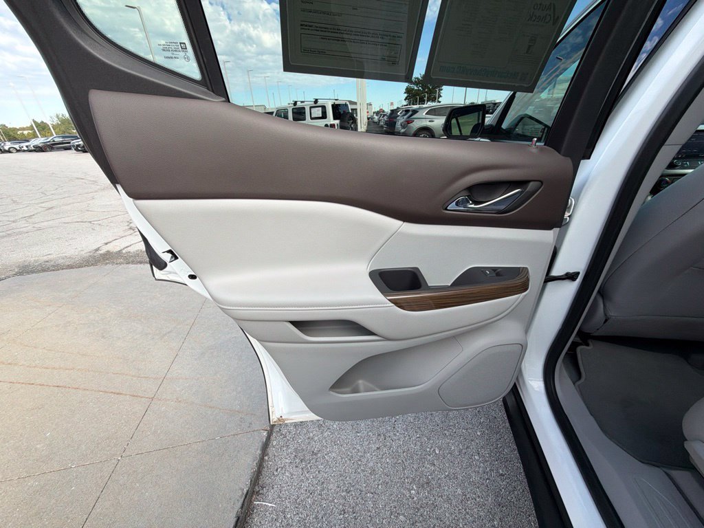 Used 2023 GMC Acadia SLE w/ Driver Convenience Package FWD image 20