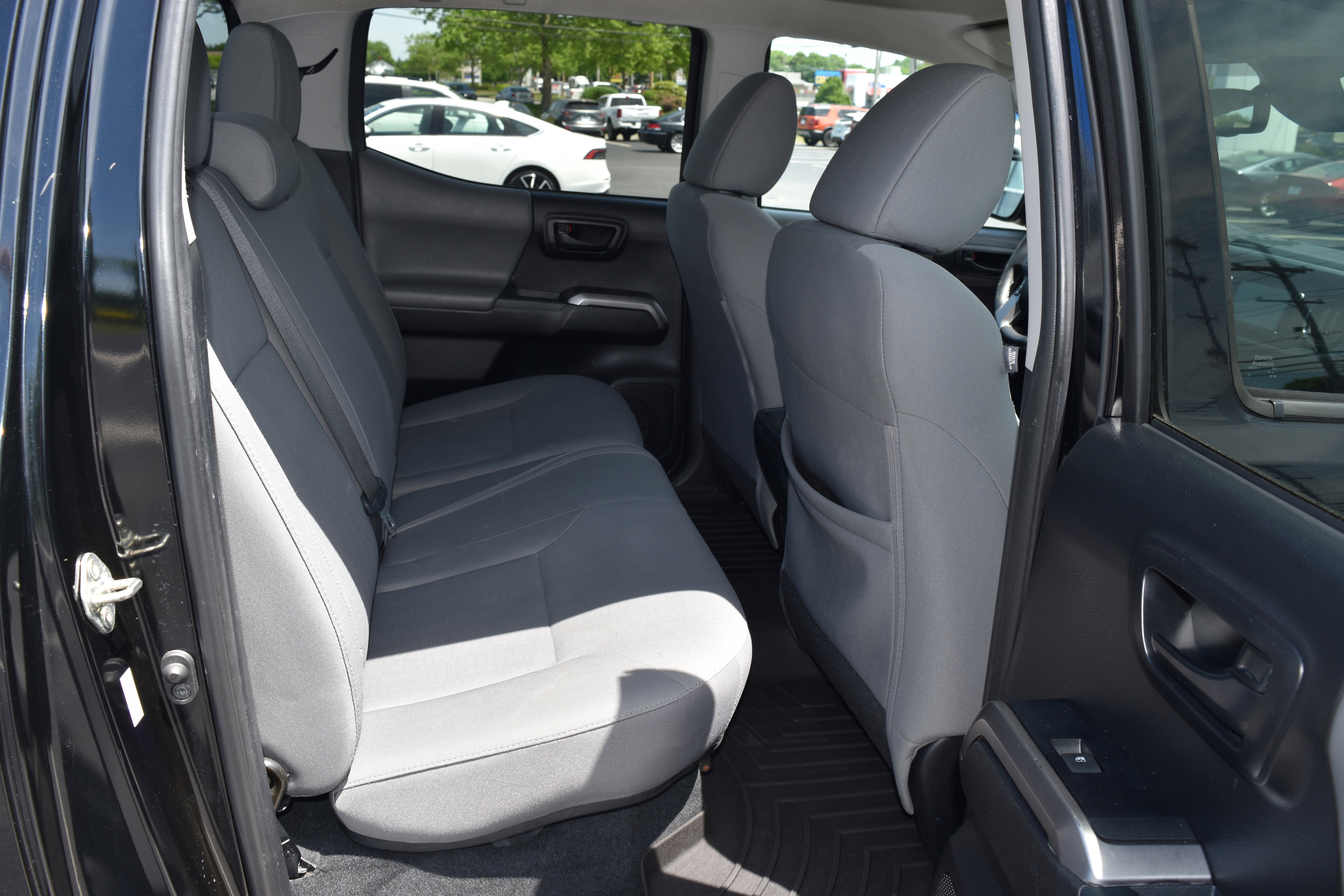 Used 2018 Toyota Tacoma SR5 RWD image 31