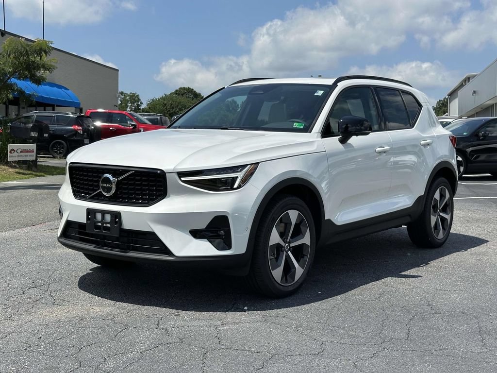 New 2026 Volvo XC40 B4 Plus w/ Protection Package Premier FWD image 22