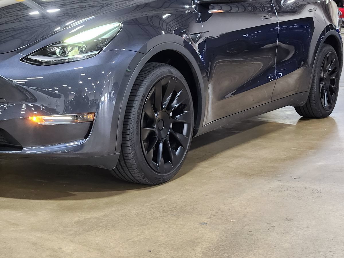 Used 2024 Tesla Model Y Long Range AWD/4WD image 17