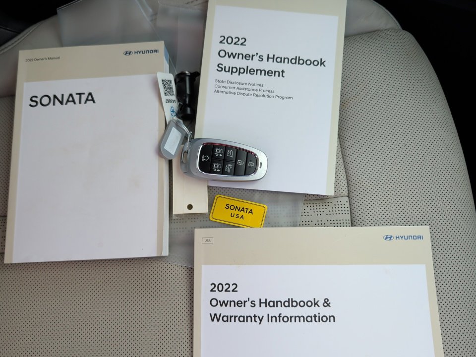 Certified 2022 Hyundai Sonata Limited w/ Cargo Package FWD image 34