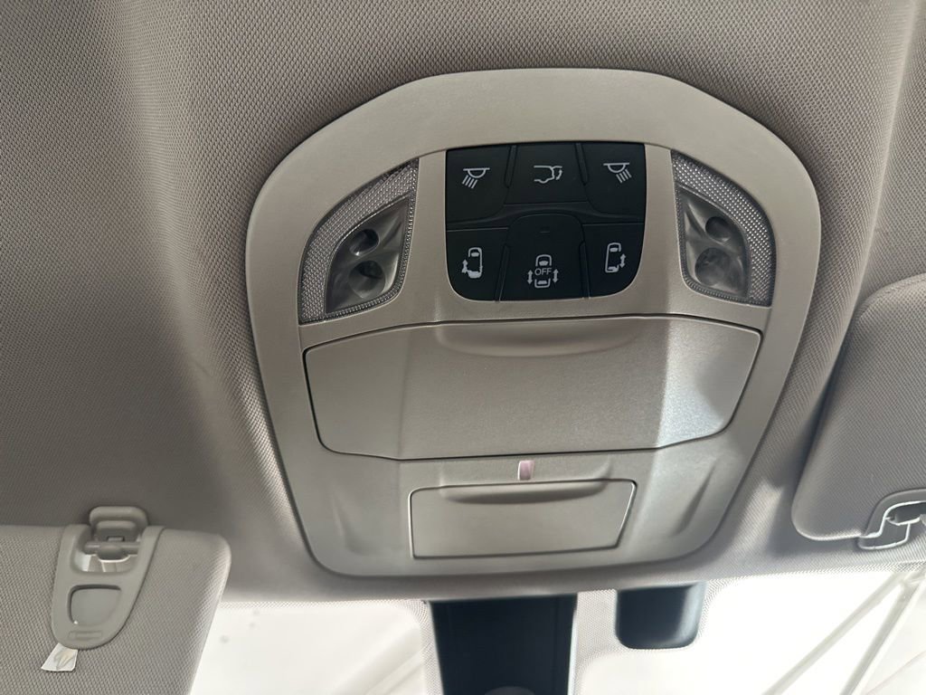 Used 2020 Chrysler Pacifica Touring-L image 21