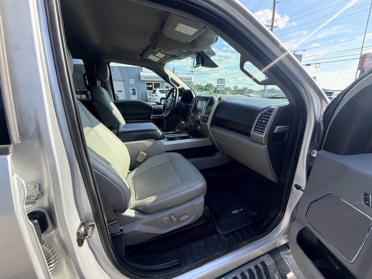 Used 2015 Ford F150 Lariat w/ Equipment Group 502A Luxury AWD/4WD image 54