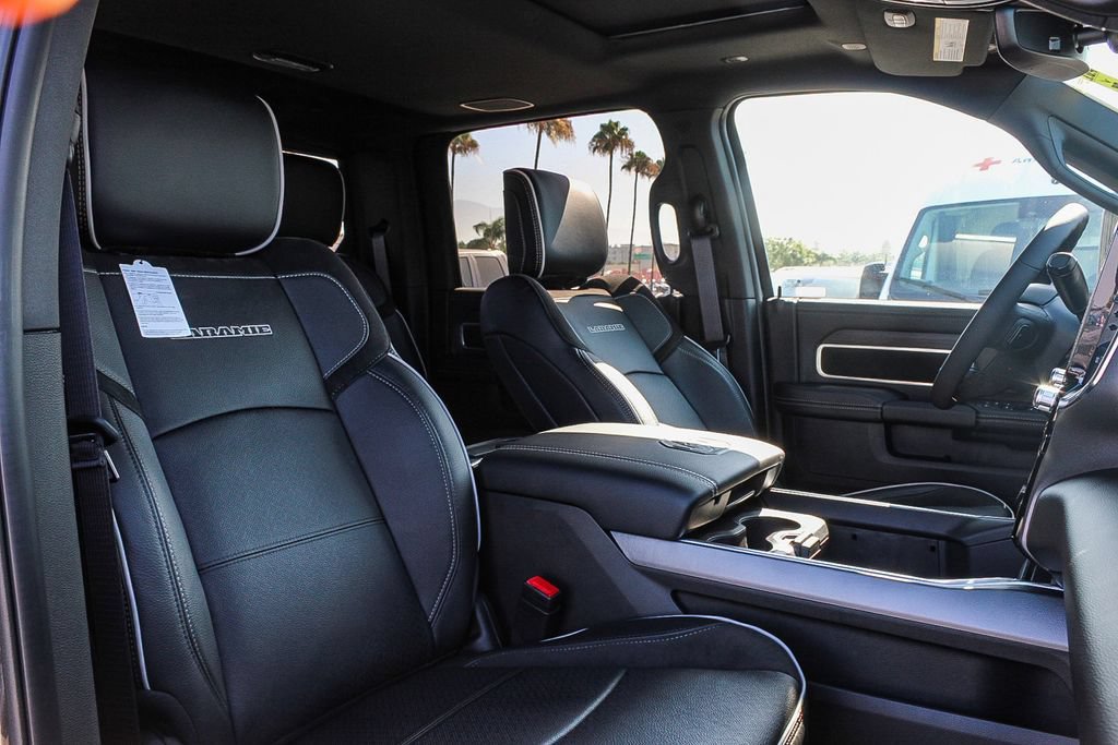 New 2026 RAM 3500 Laramie AWD/4WD image 17