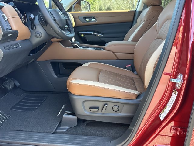 New 2026 Nissan Pathfinder Platinum AWD/4WD image 11