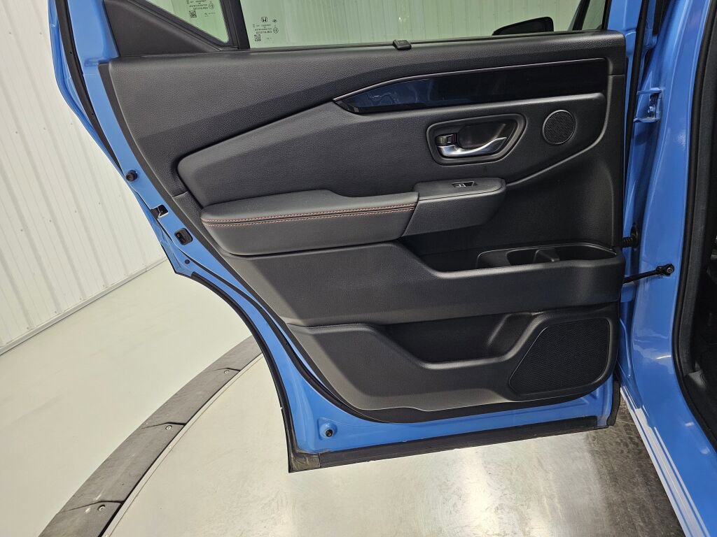 Used 2025 Honda Pilot TrailSport image 38