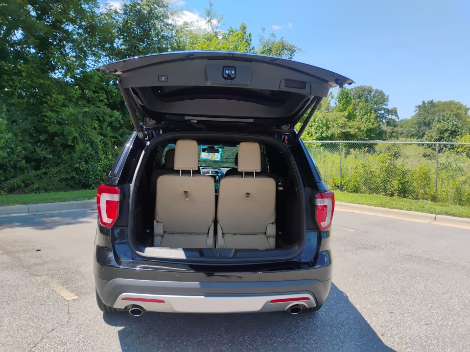 Used 2017 Ford Explorer Limited w/ Equipment Group 301A FWD image 18