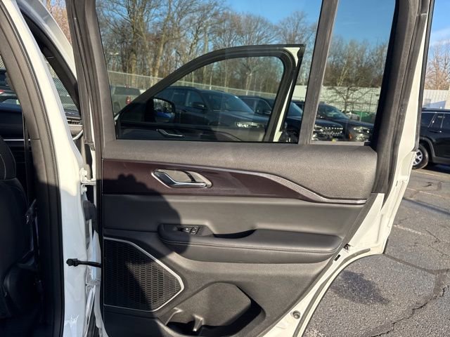 Used 2022 Jeep Grand Cherokee Altitude image 32