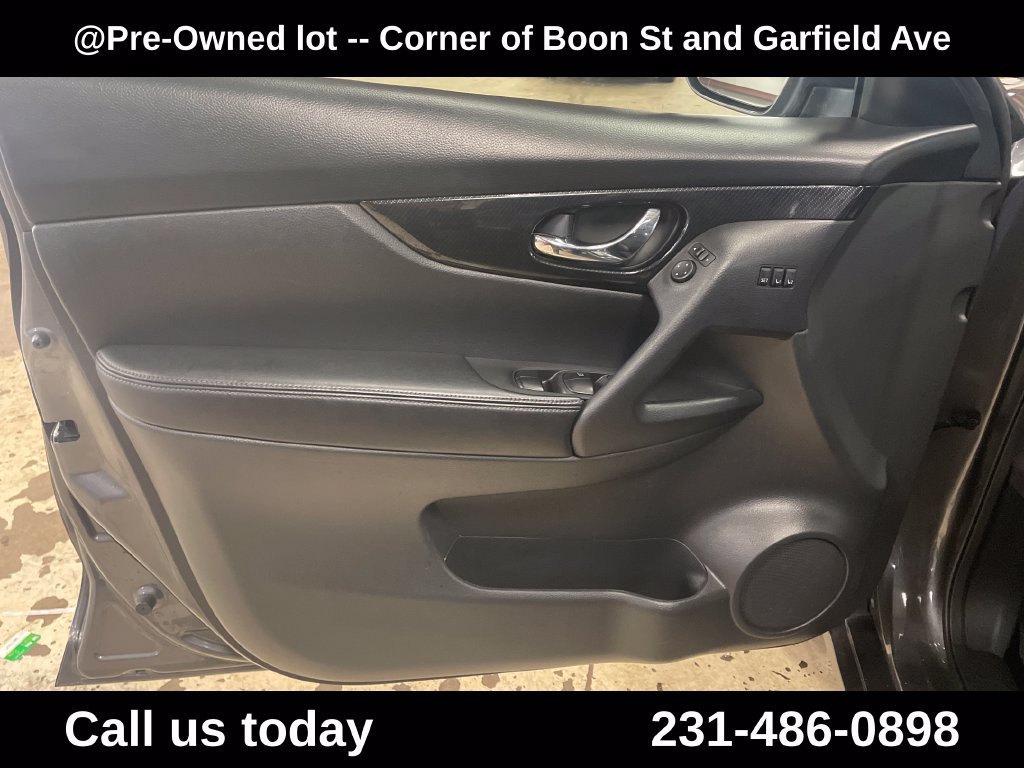 Used 2019 Nissan Rogue SL AWD/4WD image 16