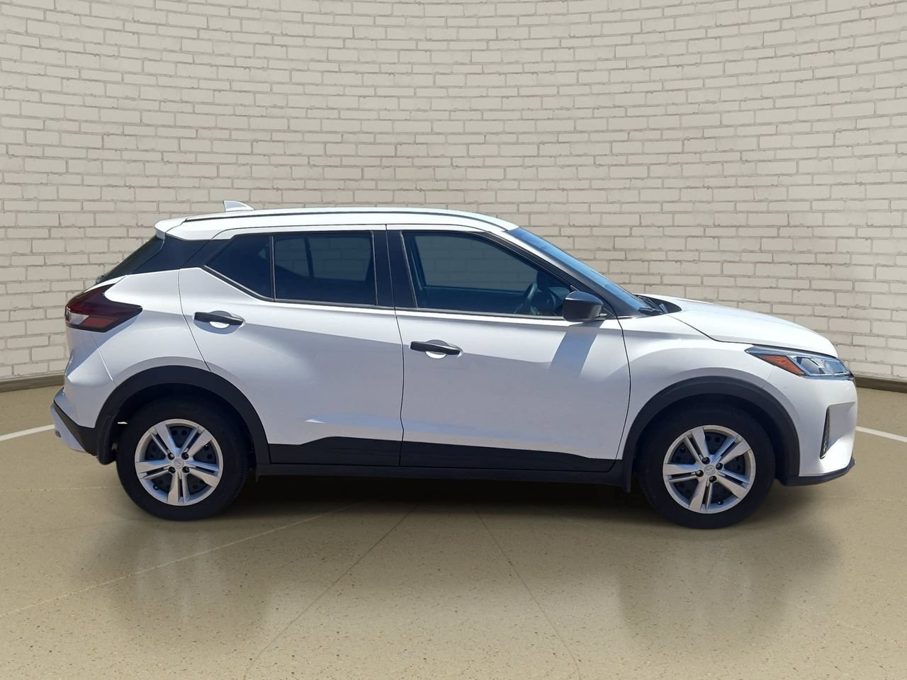 Used 2025 Nissan Kicks Play S FWD image 4