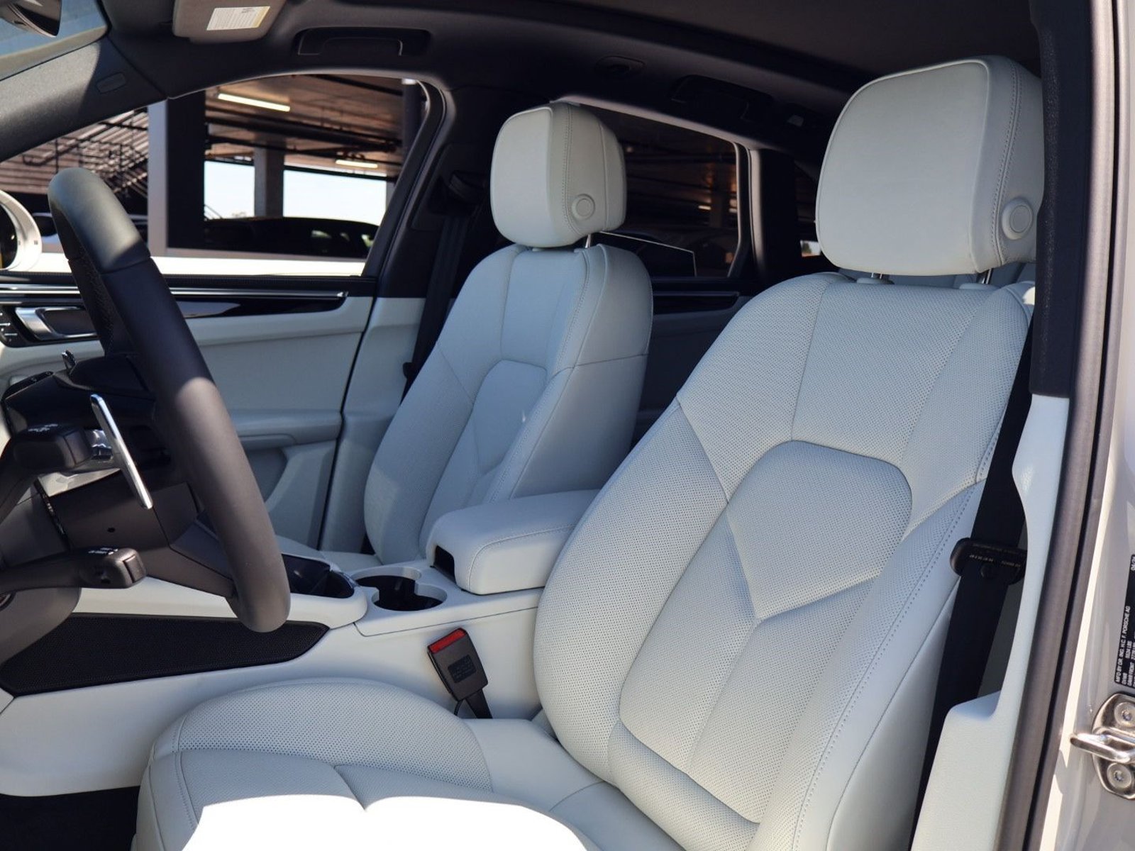 New 2026 Porsche Macan AWD/4WD image 5