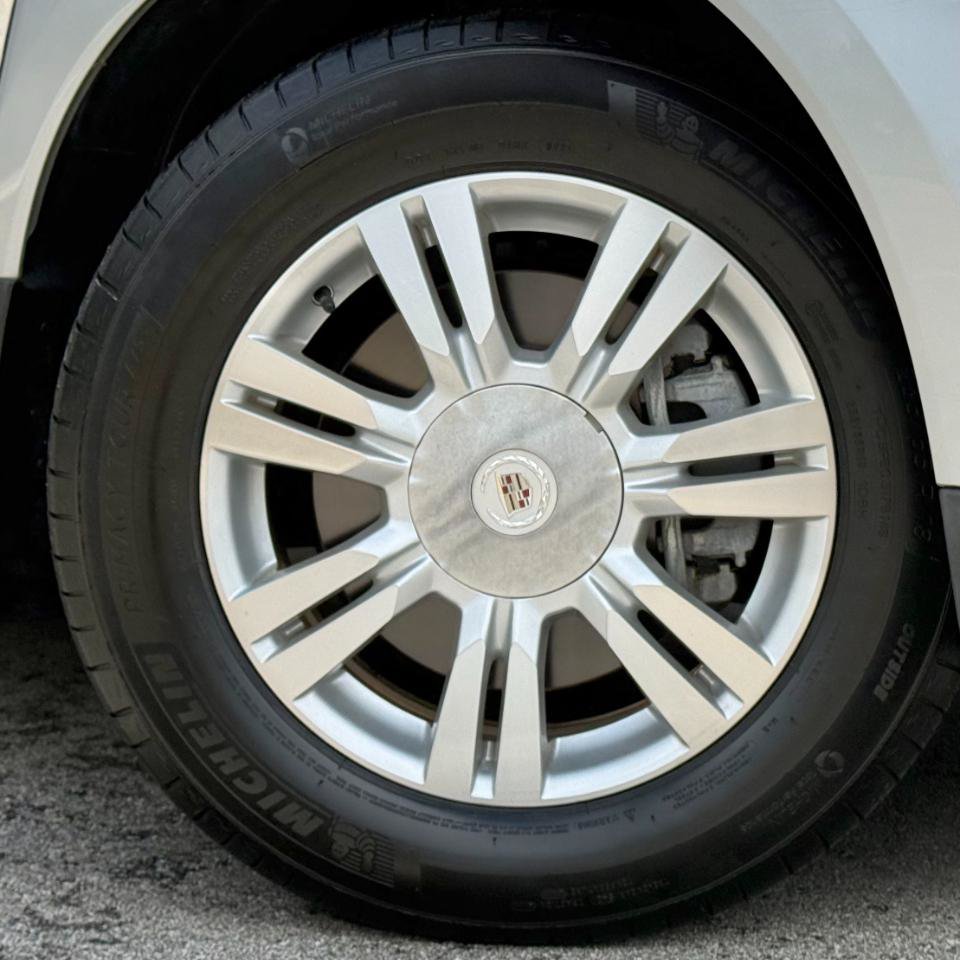Used 2016 Cadillac SRX Luxury w/ Driver Awareness Package FWD image 24