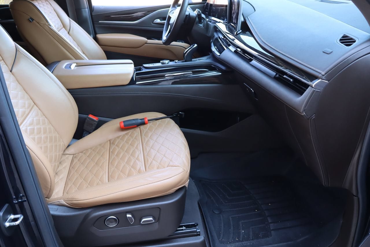 Used 2024 Cadillac Escalade ESV Sport AWD/4WD image 18