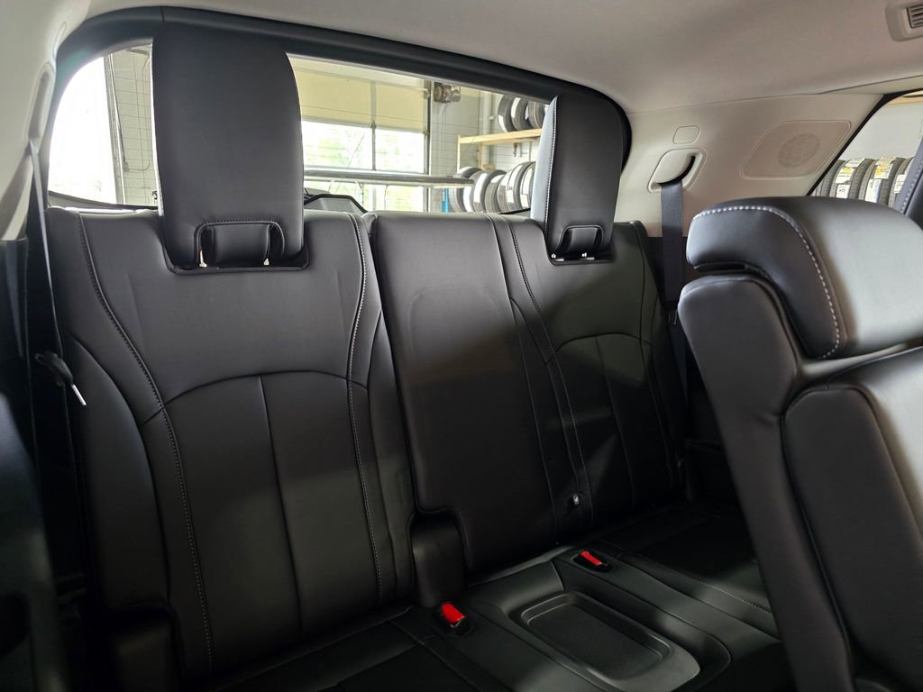 New 2026 INFINITI QX60 Luxe w/ Family Package image 28