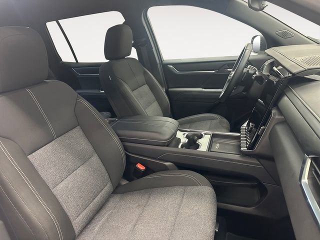 Used 2025 GMC Acadia Elevation image 15